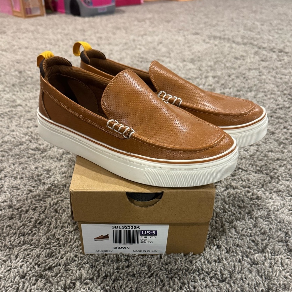 Brand new Boys Brown Slip-On Shoes, size 5